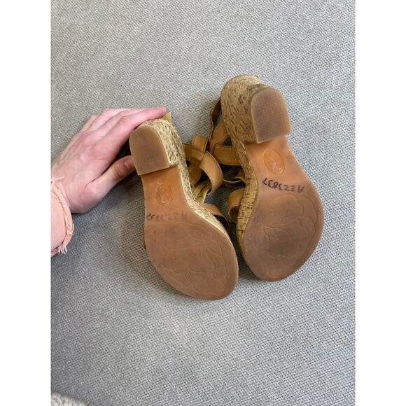 B.O.C Born Light Brown T-Strap Platform Sandals, 7 Womens, 38 EU - Picture 5 of 8